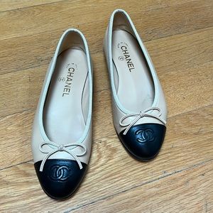 Chanel Classic Beige & Black Ballerina Flats - excellent condition